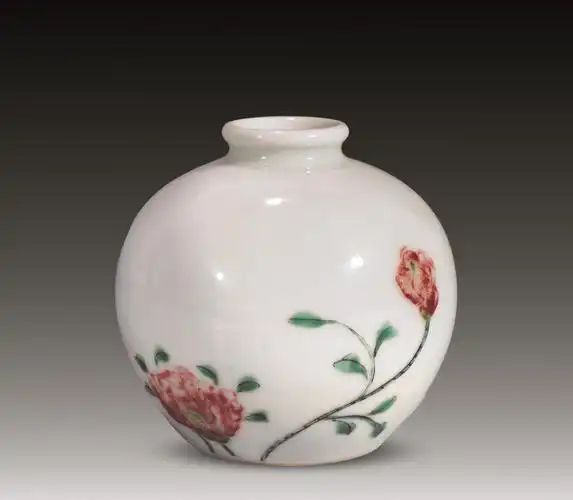 清中期釉里红牡丹苹果尊