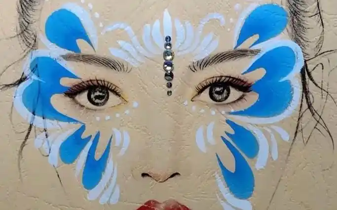 彩绘花朵面部妆容教程 适合舞台妆