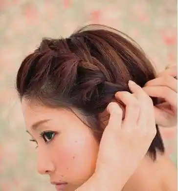 公主头有没刘海都容易hold住,短发编蜈蚣辫显瘦显甜美