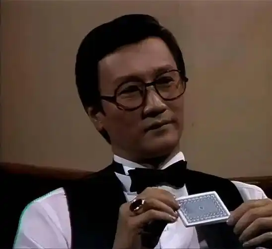 第一部《千王之王》,制片方敲定的男主角是任达华,但被谢贤抢了风头.