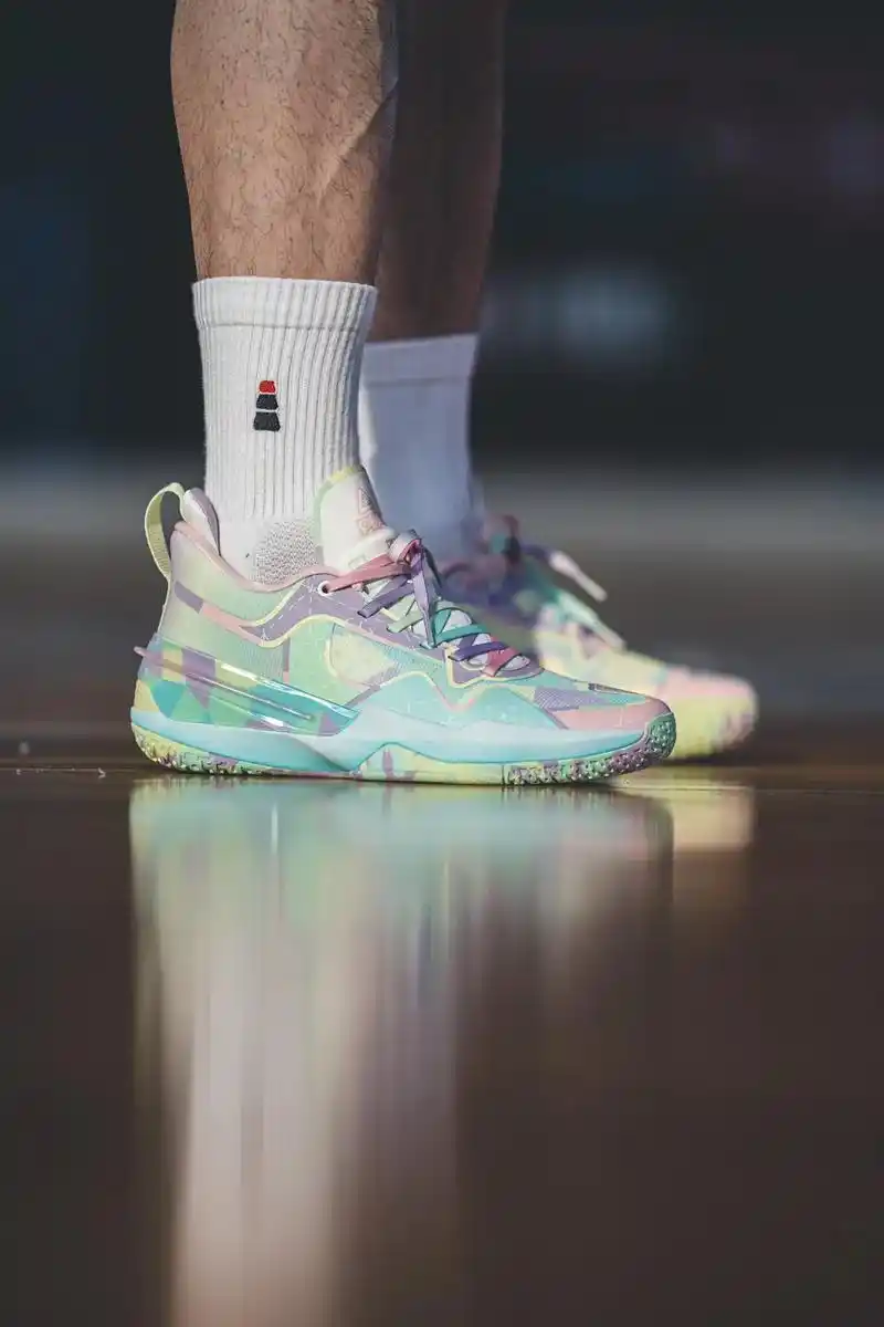 "匹克 闪现3 纸飞机配色"上脚图来咯.各位觉得这个配色怎么 - 抖音