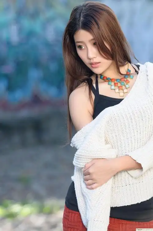 台湾美女yuna时尚外拍唯美写真集