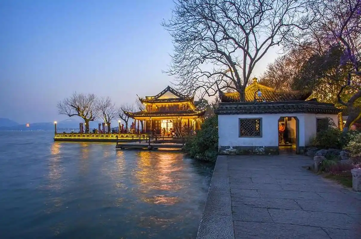 杭州西湖十景之一平湖秋月百年前后