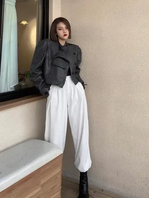 皮衣白裤子yyds很难不爱