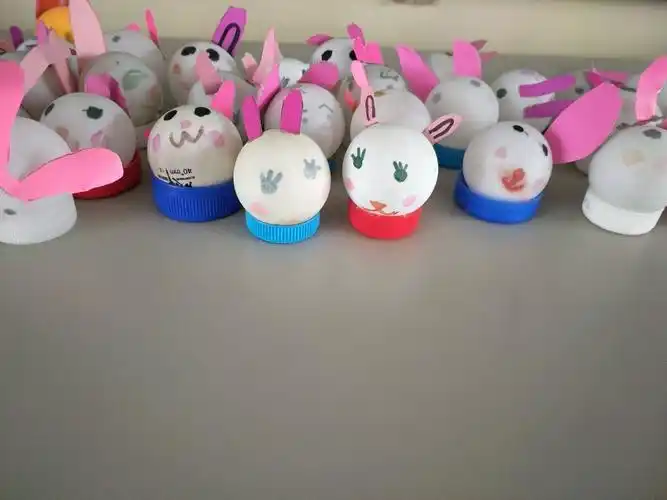 用乒乓球做的小白兔是不是很可爱啊