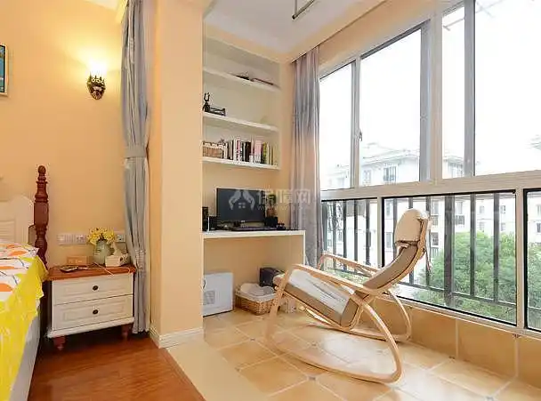 65平小两居卧室阳台布置效果图