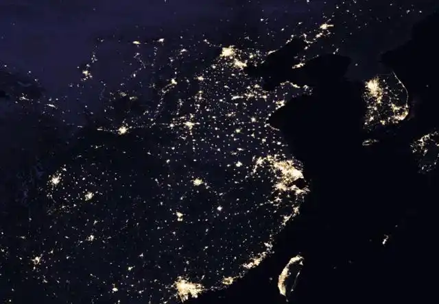 地球卫星夜景图暗藏欢乐与悲伤,印度似乎正在变成地球主要角色