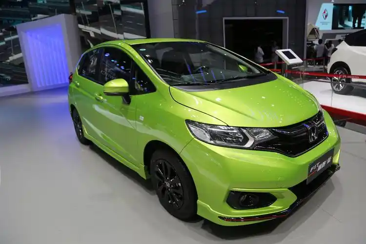 无颜值不青春广汽本田飞度潮跑版10万级别个性小车实拍