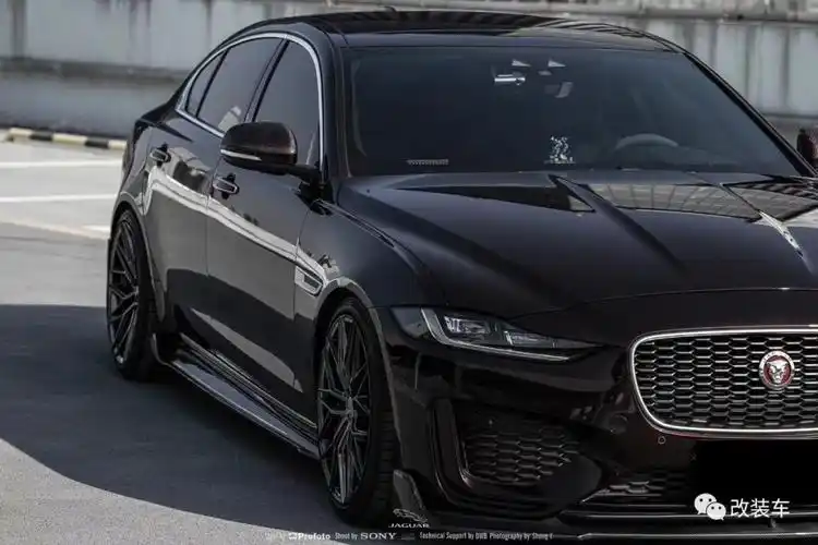 捷豹xel玩起改装来也很有感觉,妹子表示很喜欢这辆"英伦绅士&