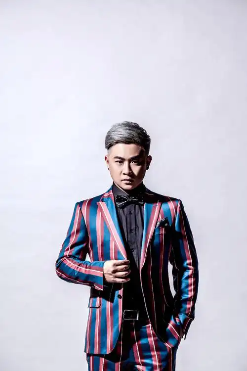 贺一航(歌手)贺一航,4月14日出生于河北省邯郸市肥乡县,歌手,毕业于