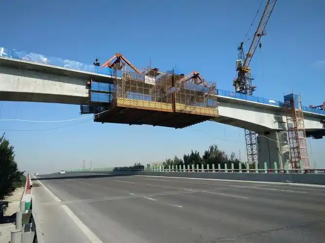 挂篮悬臂施工至第7节段.