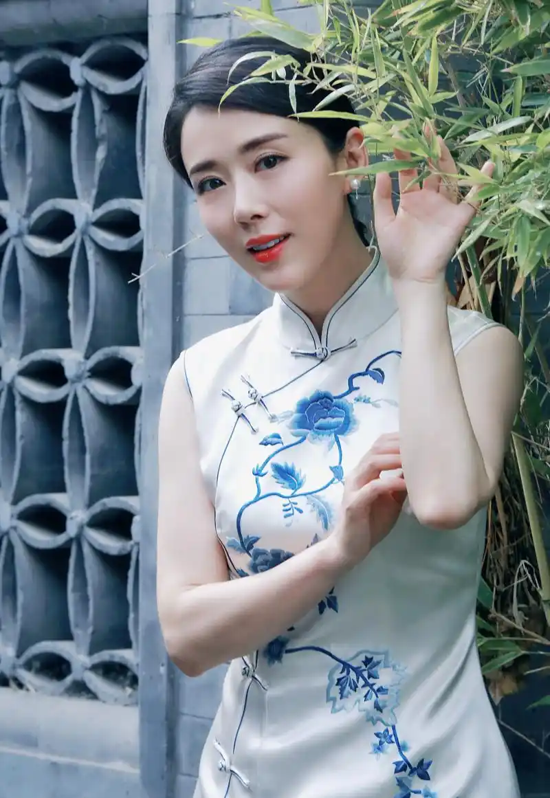 最美嫦娥,中国内地75后女演员颜丹晨