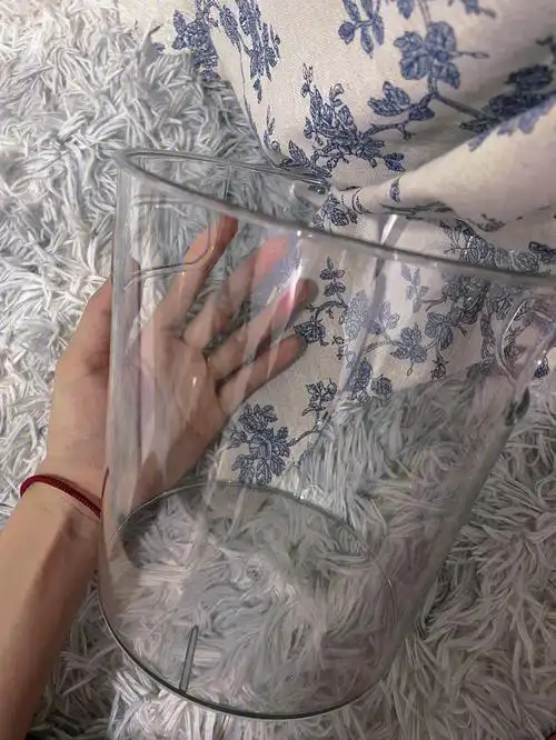 我不常化妆,所以用来装不常用的眼影盘粉底液粉饼…外围我用来挂发箍!