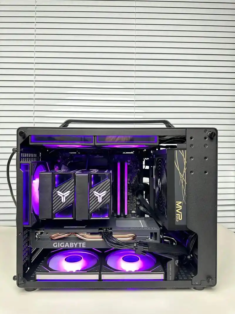 大学生游戏主机 乔思伯z20便携式机箱.这是一位慈祥的父亲给 - 抖音