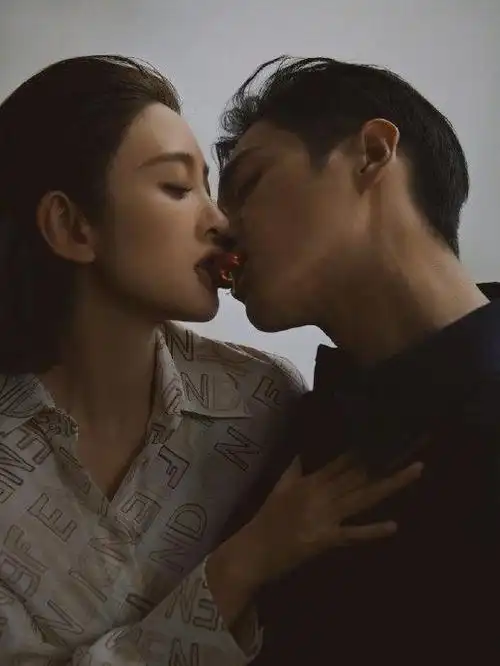 第一次知道唐艺昕和张若昀情侣纹身的故事!_新浪新闻