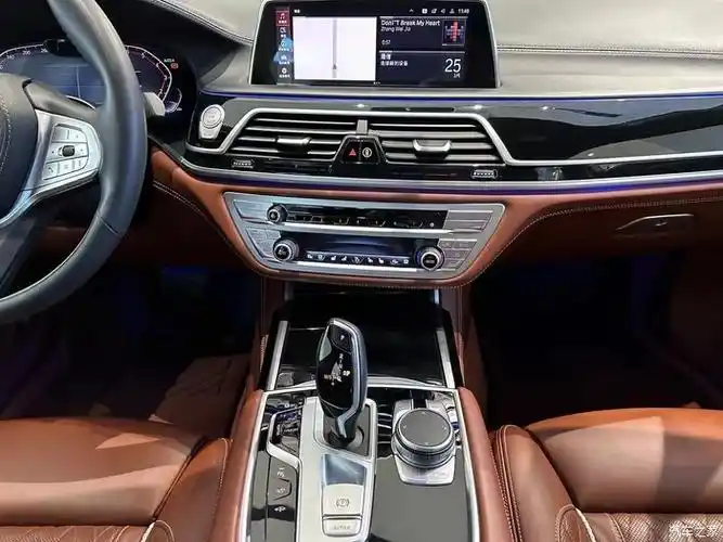 20年宝马740li改款行政型豪华套装