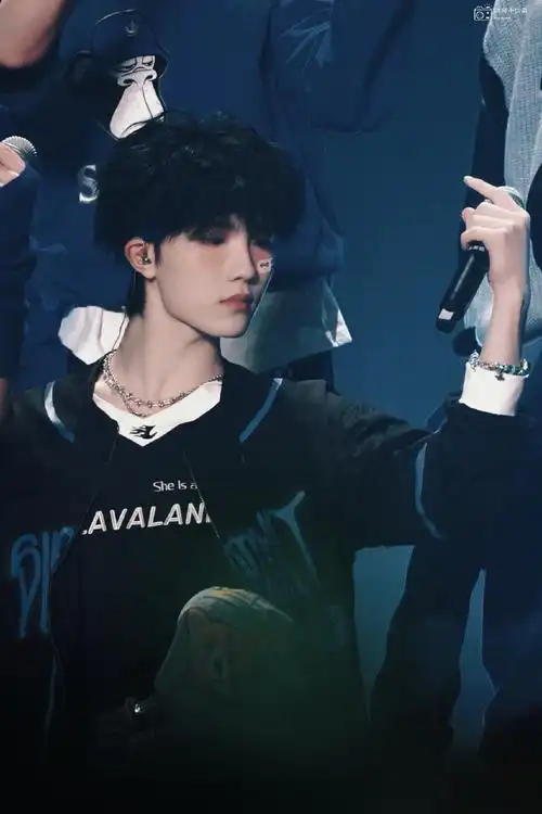 苏新皓 昉昼十七粲熠淬光