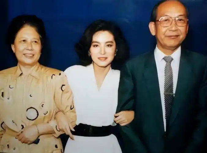 1990年林青霞与亲姐河南相认,对方家徒四壁,她有没有帮帮姐姐?