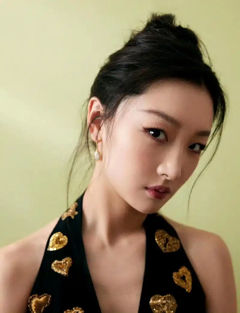 周冬雨这个眼妆好美