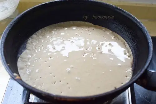 3个鸡蛋1碗面粉,搅一搅拌成面糊,煎成饼子当早餐,简单又好吃_煎饼