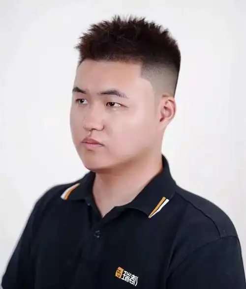 脸大又圆的男生适合什么发型(脸圆头大的男生适合什么发型)-天晟网