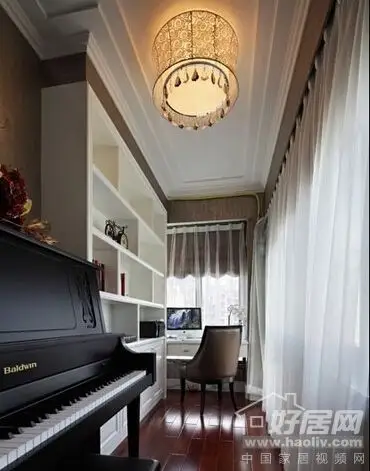 阳台作为书房和钢琴房是个不错的选择.