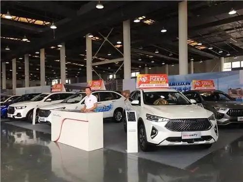 华南城车展火爆促销中