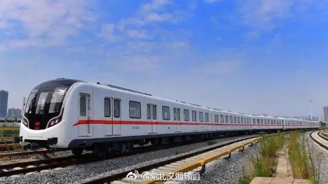 武汉轨道交通8号线的列车