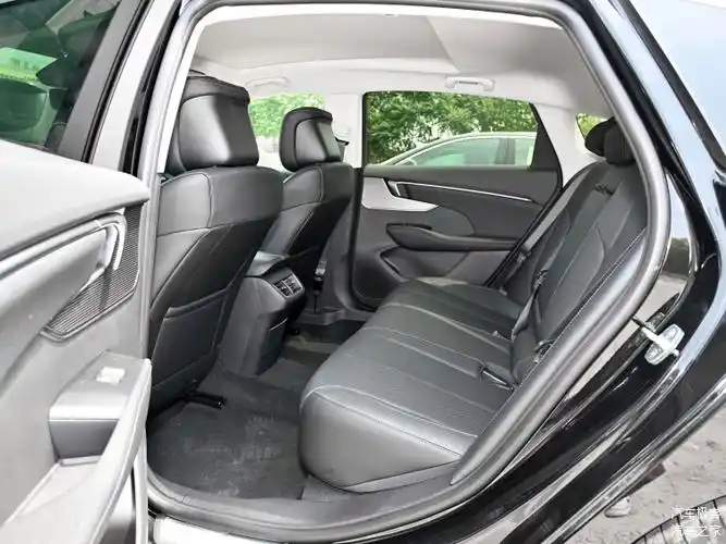 凯迪拉克ct5中型豪华轿车市场的领航者