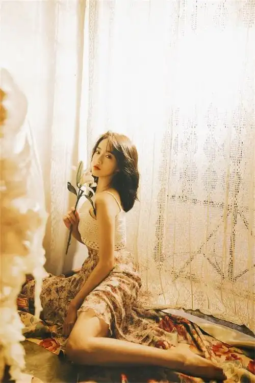 美女私房照:半生痴缠,为光所困 !