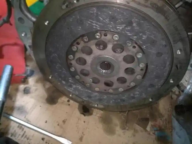 尼桑骐达16t变速箱离合器怎么装