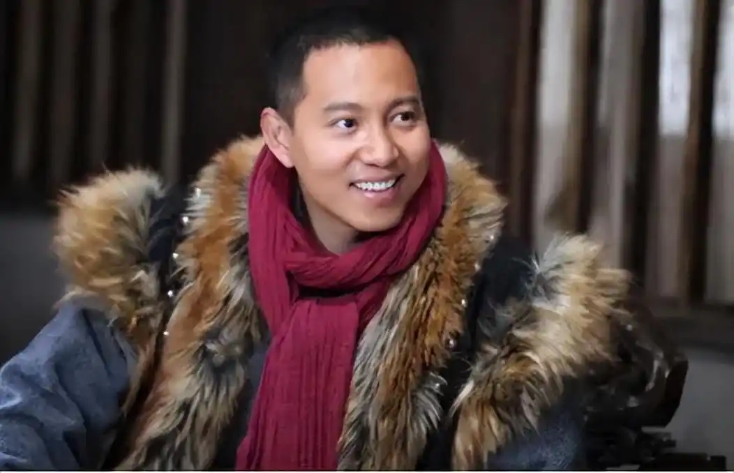 谷智鑫:曾经拍戏坠马患抑郁症,女友细心照料他,没办婚礼成遗憾