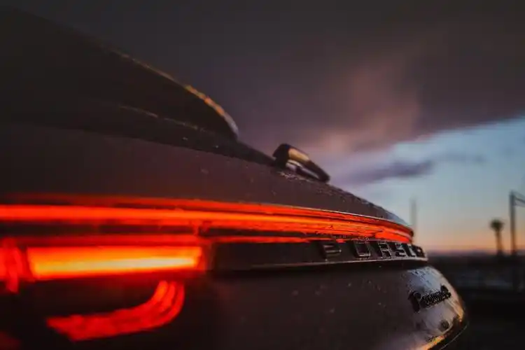 保时捷panamera st的尾灯,美的有点儿过分了