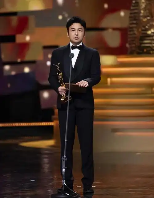 回顾看雷佳音读上戏帅哥圈就理解他为啥说没想过走偶像路线