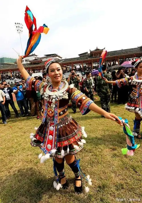中国舞蹈艺术的一朵奇葩苗族舞蹈
