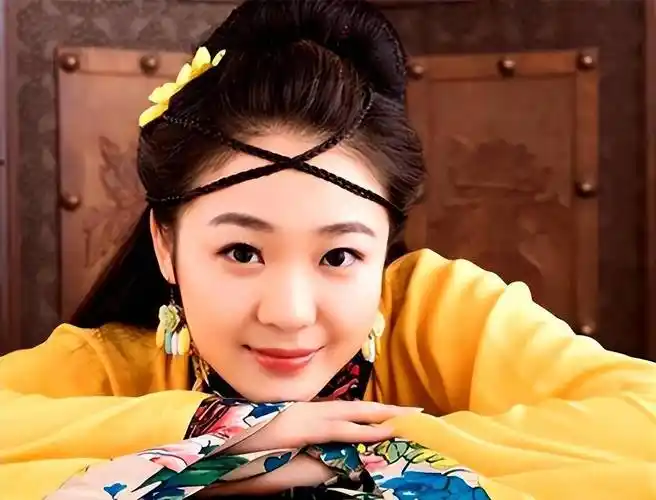 齐如意:出演的《暖春》让无数人落泪,哭戏一夜成名,长大也很美