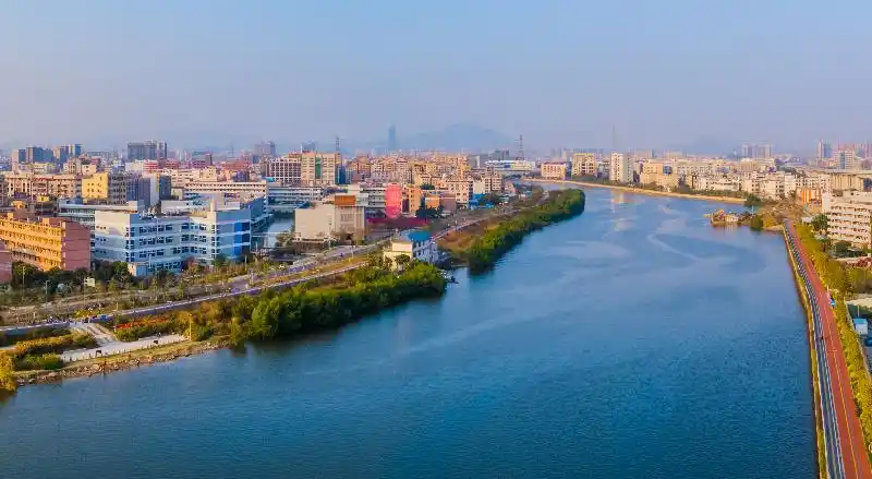 要推动佛山三龙湾,惠州潼湖生态智慧区,东莞滨海湾,中山翠亨新区,江门