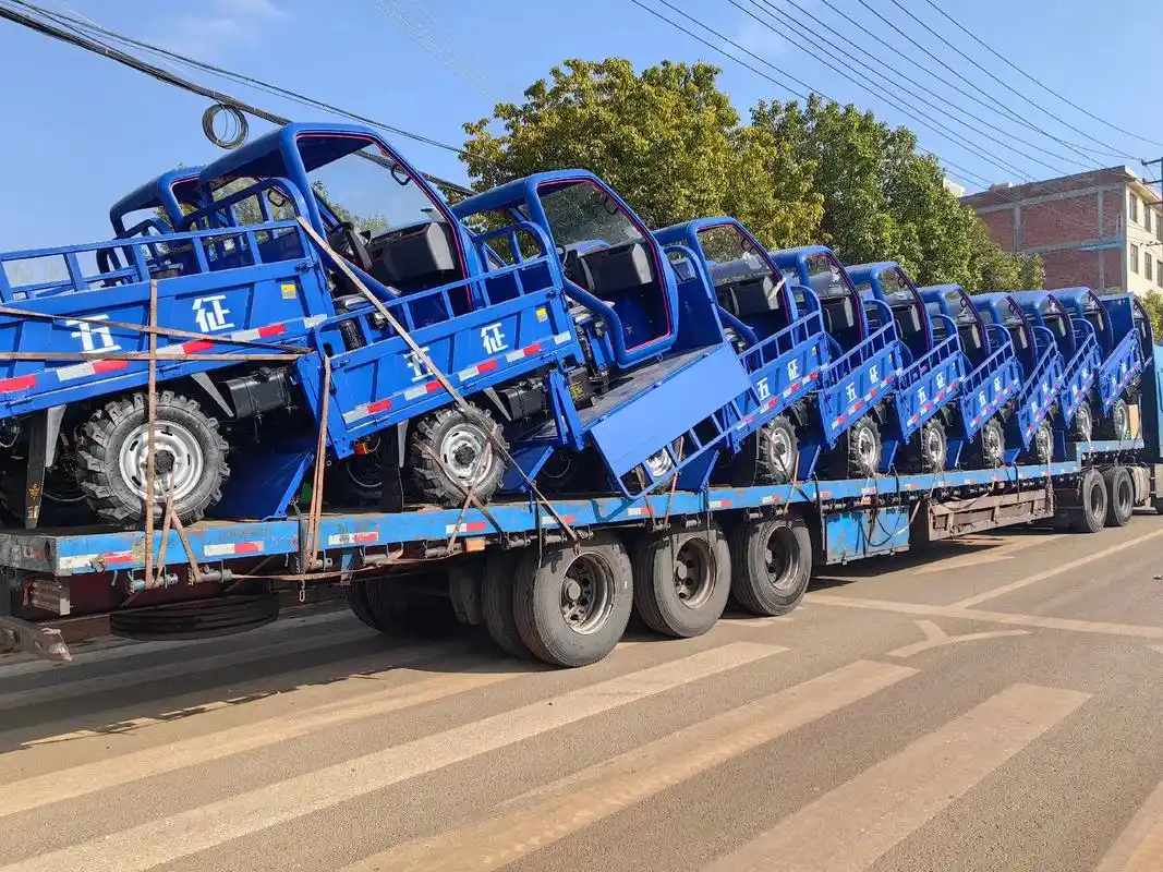 五征三轮车优惠活动中,厂家直销,特价车车型到货,款式多,礼品 - 抖音