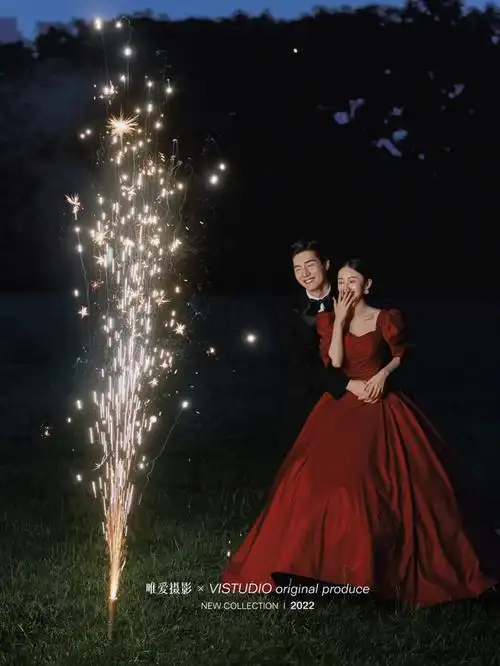 超爱的夜景烟花婚纱照超有氛围感