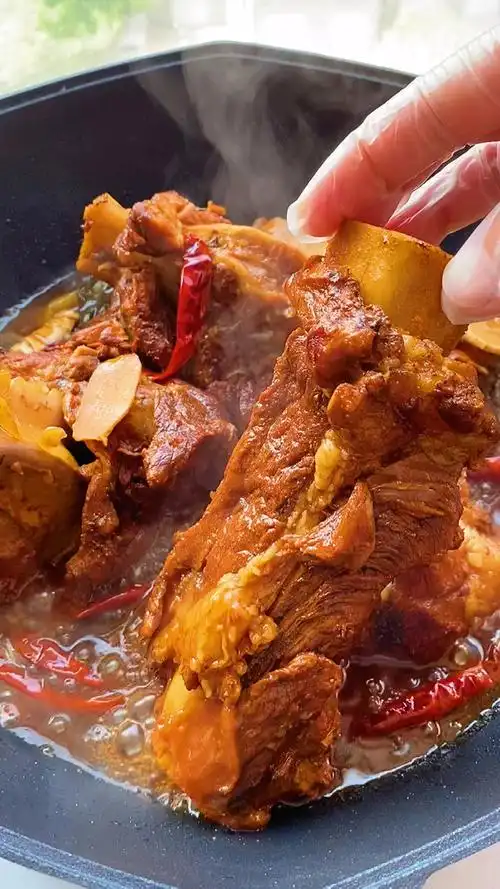 炖大骨头#家里人多的时候千万别做这道酱大骨,我怕没上桌就被抢光 !!