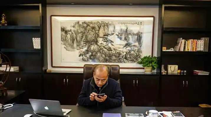 叶照辉在办公室