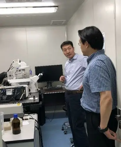 武汉大学宋保亮教授访问分子与细胞生物物理研究部进行学术交流