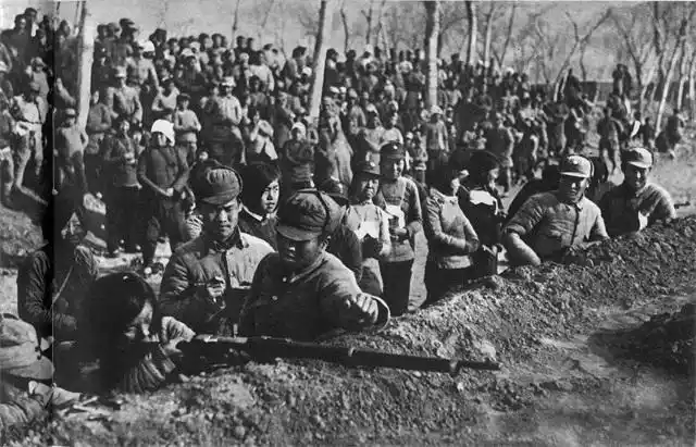 北岳区妇女自卫队进行射击比赛 - 华北革命战争纪念馆珍贵照片 - 华北