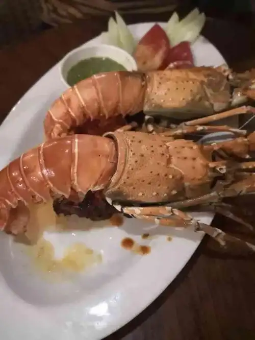 利奥波德咖啡馆-"太喜欢名叫以孟买为背景的《项塔兰》那本小.