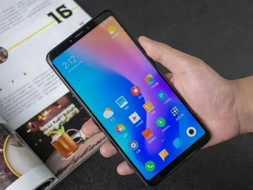 小米max3vivo u3匹配了一块超大的5000毫安的电池,除了在本身电池上