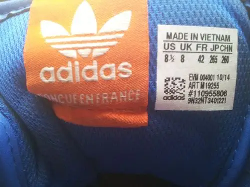 在聚美优品买的阿迪达斯的鞋,不知道是不是真的,大家给看一下