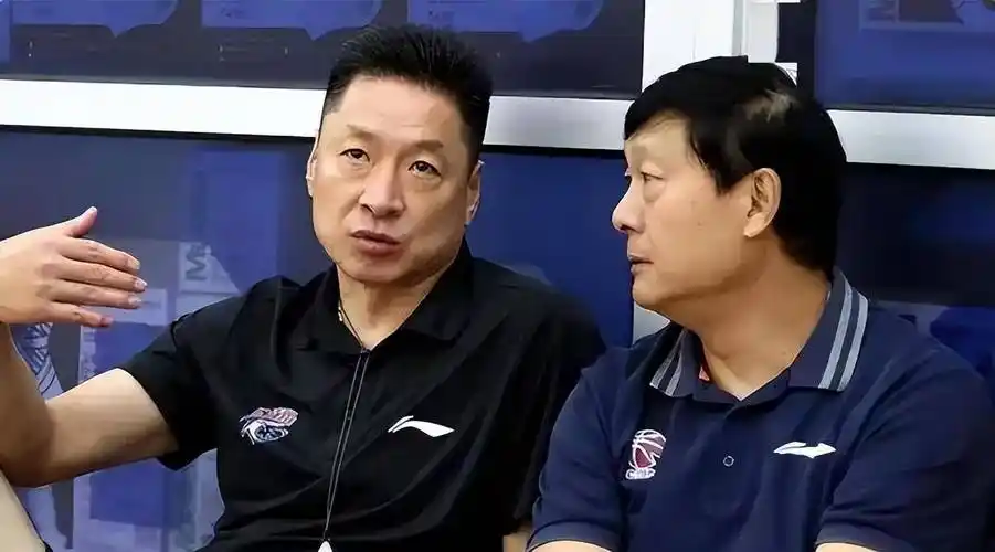 上海男篮要做调整了,李秋平或走上前台,李春江以体面方式隐退_山东