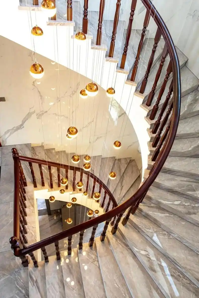 复式楼装修61大理石楼梯.