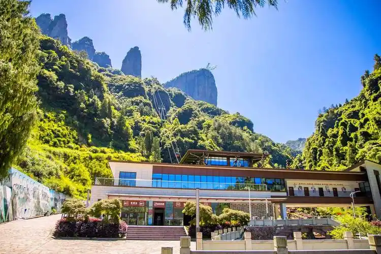 浙江台州神仙居,被誉为"神仙居住的地方",是踏青出游的好去处