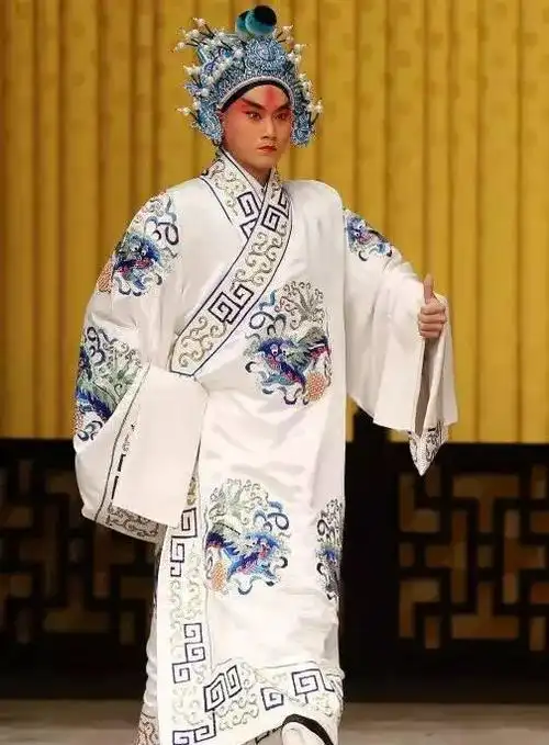 右图:《甘露寺》中的赵云(赵宏元饰);下图:《子龙护忠》中的赵云